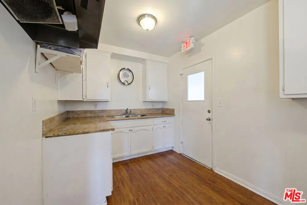 10025 S Western Avenue Los Angeles, CA 90047