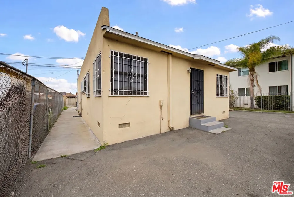 10025 S Western Avenue Los Angeles, CA 90047