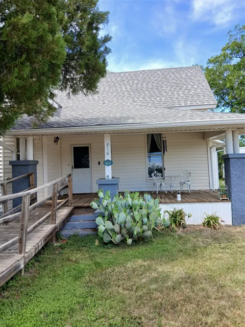 916 AUSTIN STREET