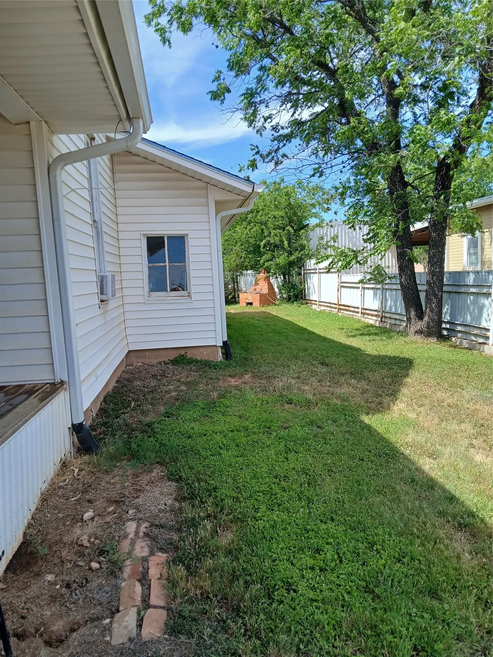 916 AUSTIN STREET Coleman, TX 76834