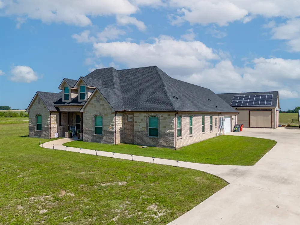 1221 FM 272 Leonard, TX 75452