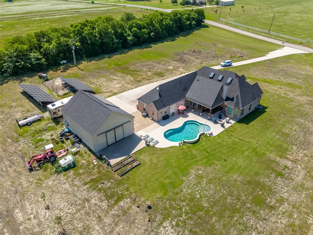 1221 FM 272 Leonard, TX 75452