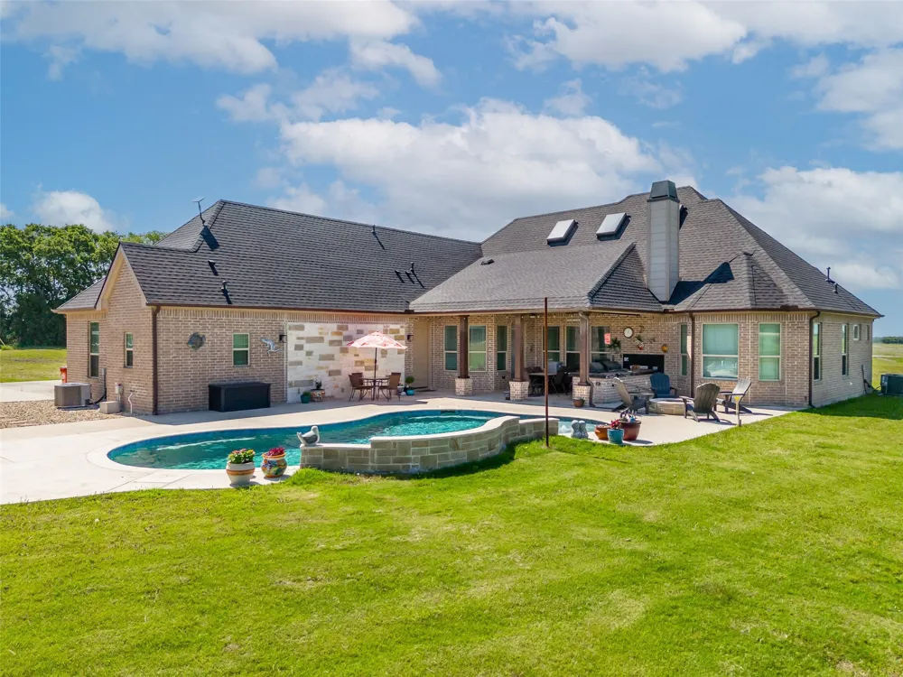 1221 FM 272 Leonard, TX 75452
