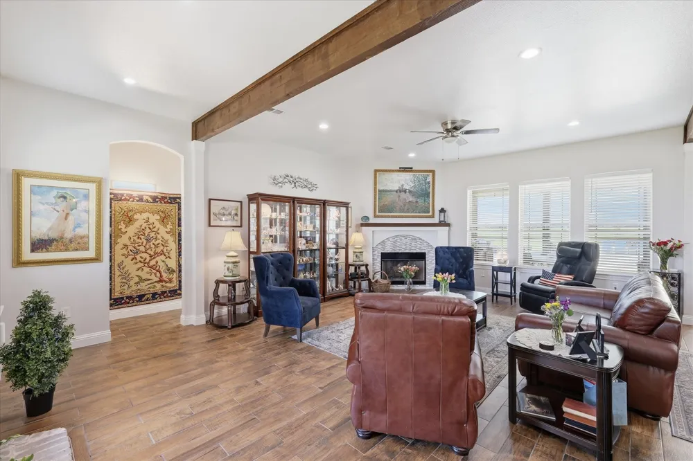 1221 FM 272 Leonard, TX 75452