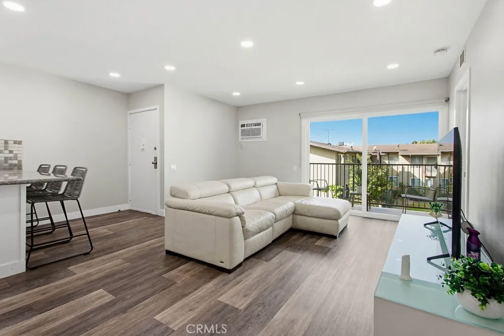1860 W Glenoaks #L Anaheim, CA 92801