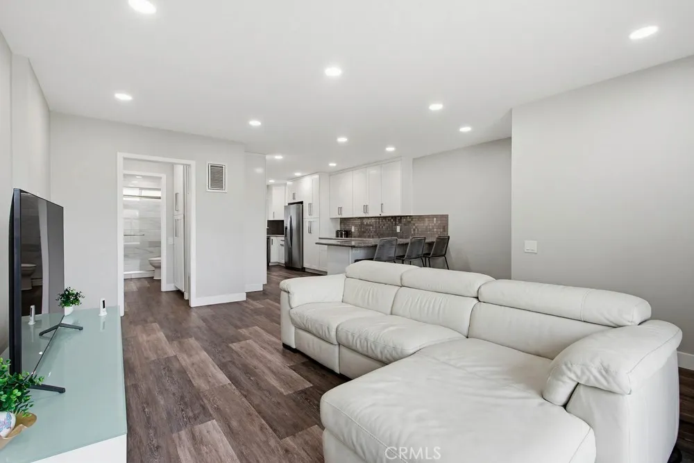 1860 W Glenoaks #L Anaheim, CA 92801