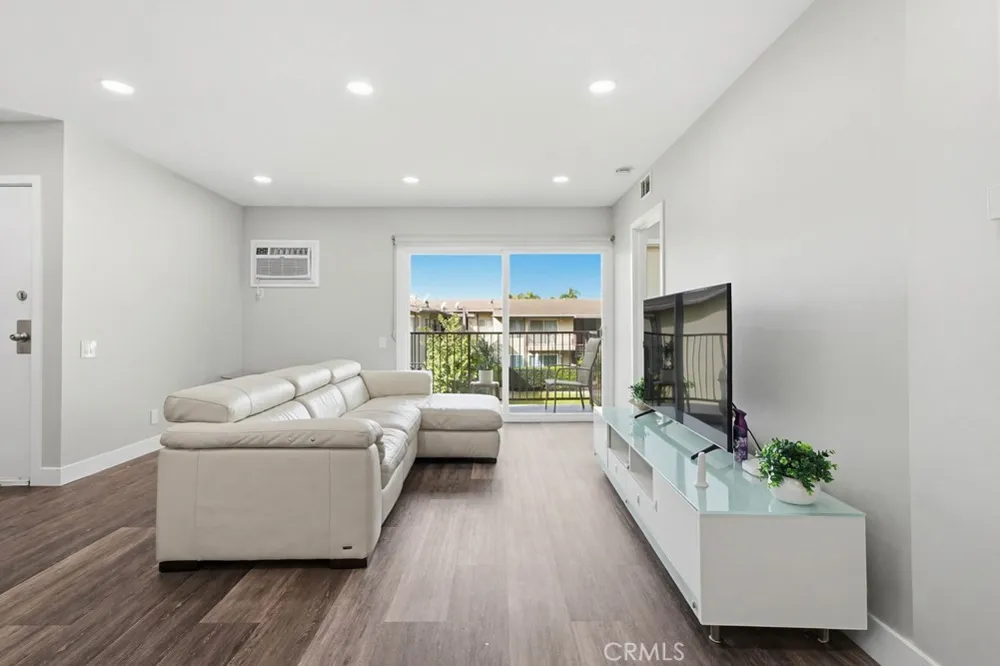 1860 W Glenoaks #L Anaheim, CA 92801