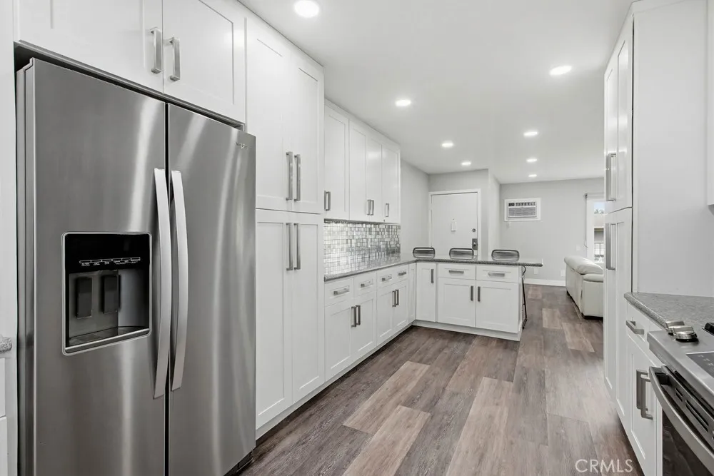 1860 W Glenoaks #L Anaheim, CA 92801