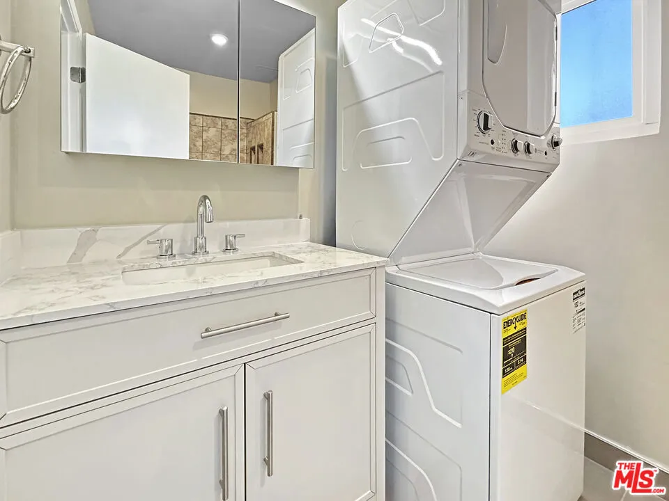 220 E Hyde Park #1 Inglewood, CA 90302