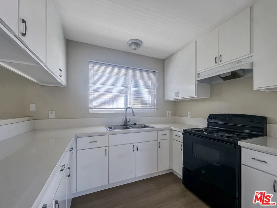 220 E Hyde Park #1 Inglewood, CA 90302