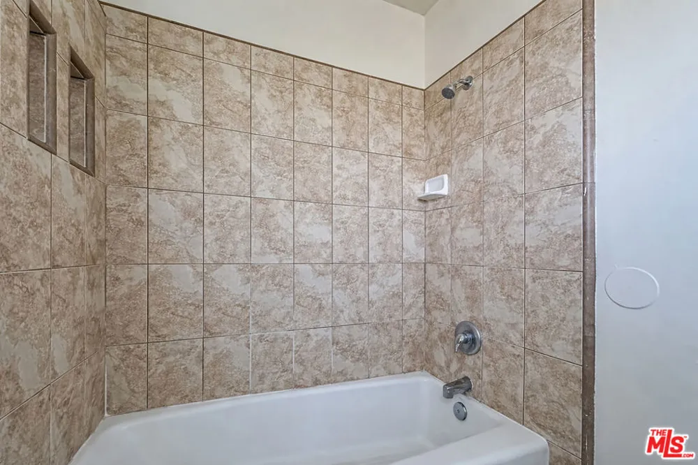 220 E Hyde Park #1 Inglewood, CA 90302