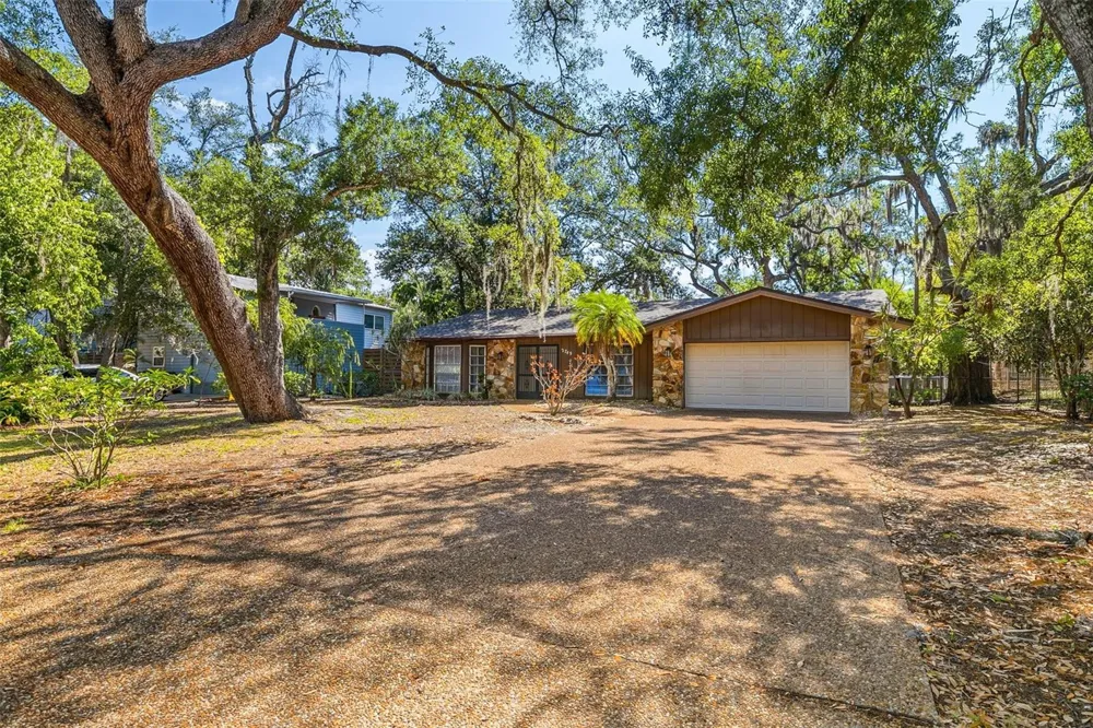 2749 GREENDALE DRIVE Sarasota, FL 34232