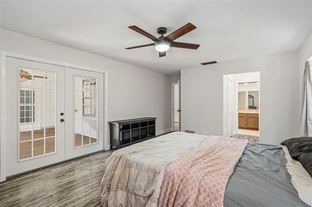 2749 GREENDALE DRIVE Sarasota, FL 34232