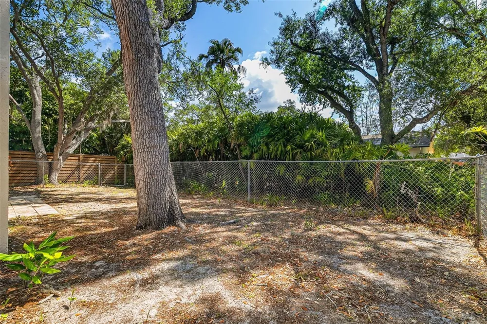 2749 GREENDALE DRIVE Sarasota, FL 34232