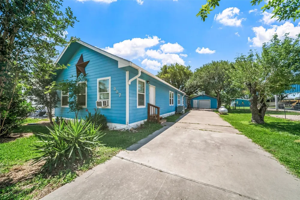 307 Center Street Matagorda, TX 77457
