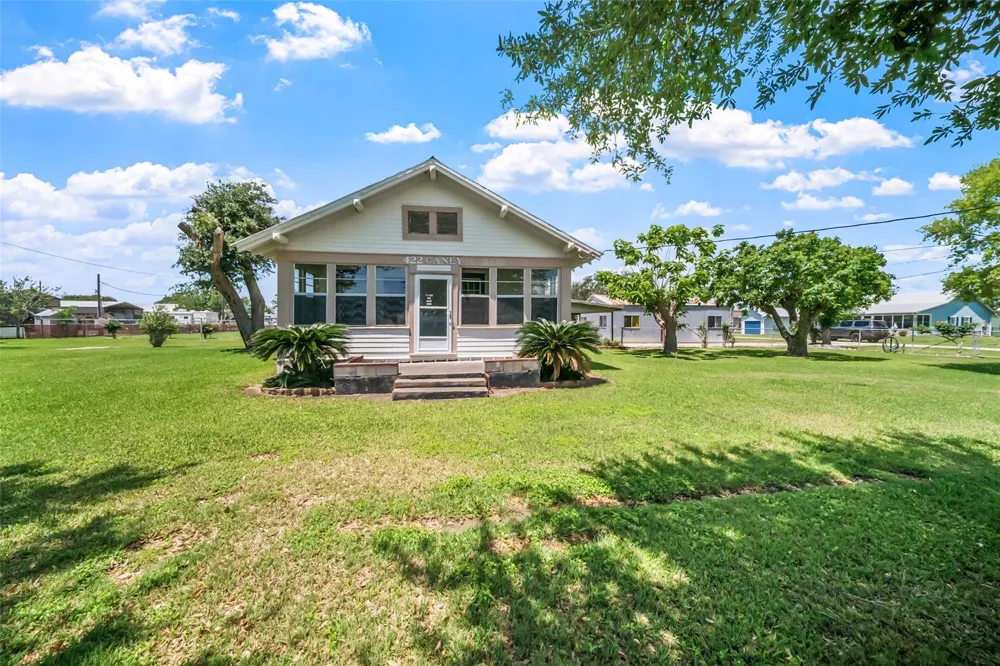 422 Caney Street Matagorda, TX 77457