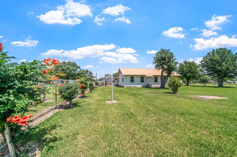 422 Caney Street Matagorda, TX 77457