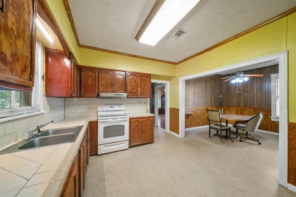 422 Caney Street Matagorda, TX 77457