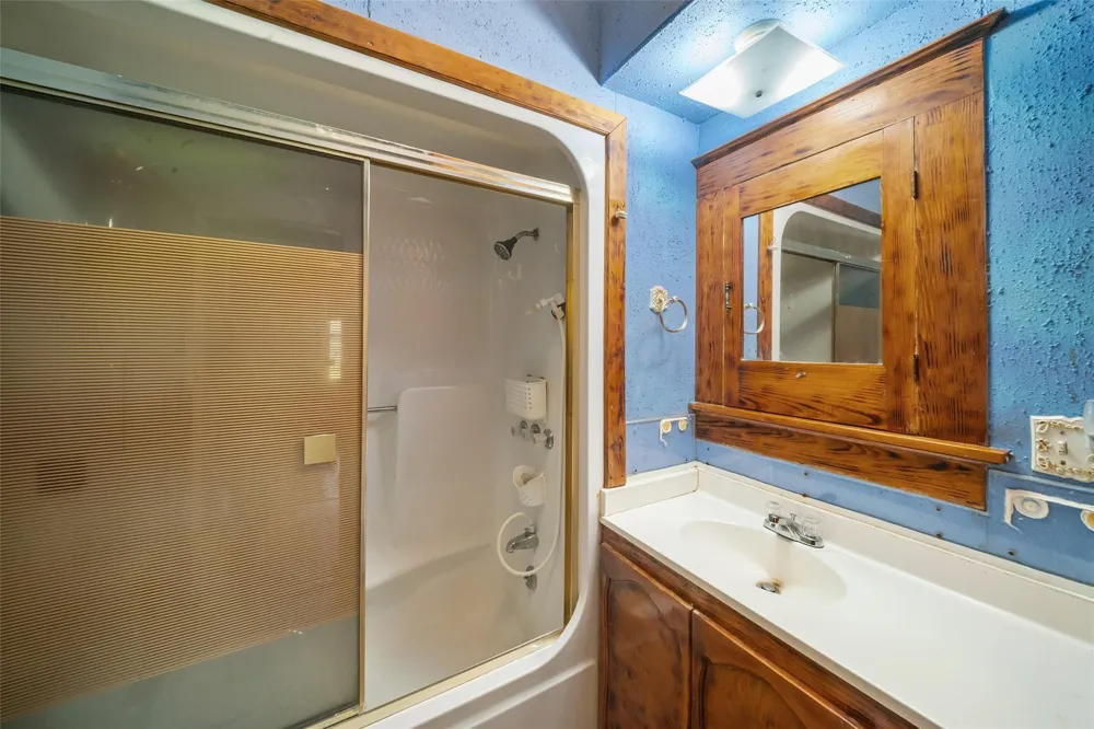 422 Caney Street Matagorda, TX 77457