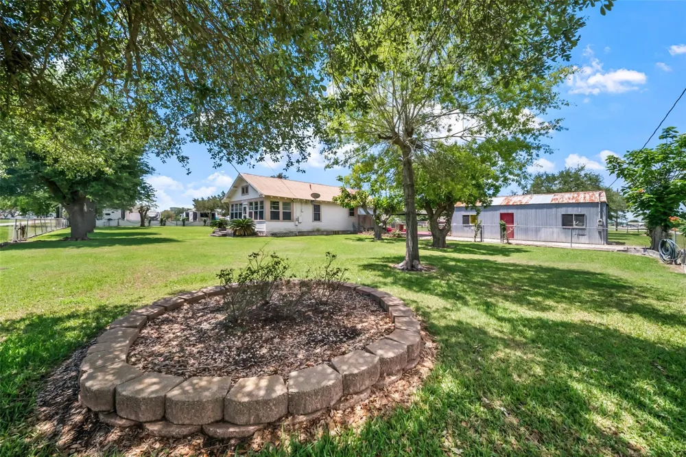 422 Caney Street Matagorda, TX 77457