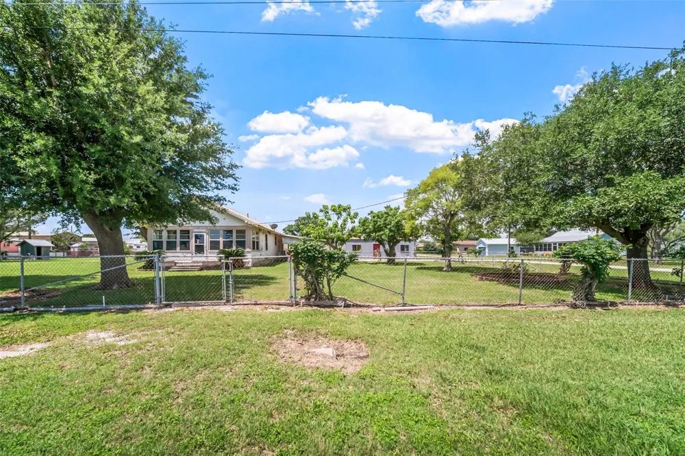 422 Caney Street Matagorda, TX 77457