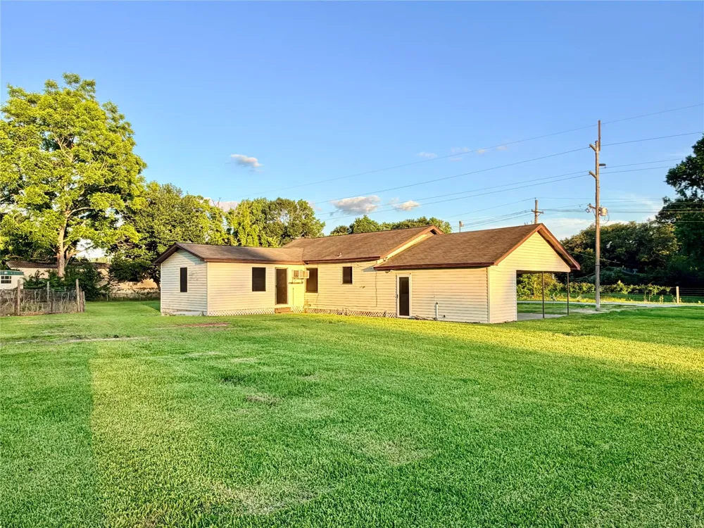 3723 Beaumont Avenue Liberty, TX 77575