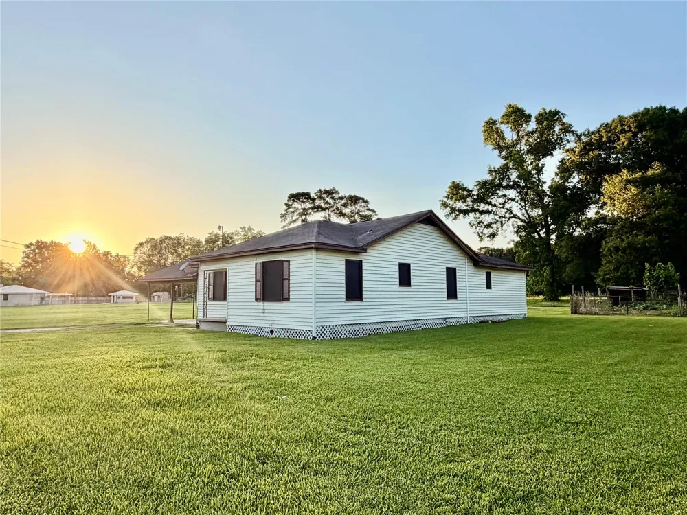 3723 Beaumont Avenue Liberty, TX 77575