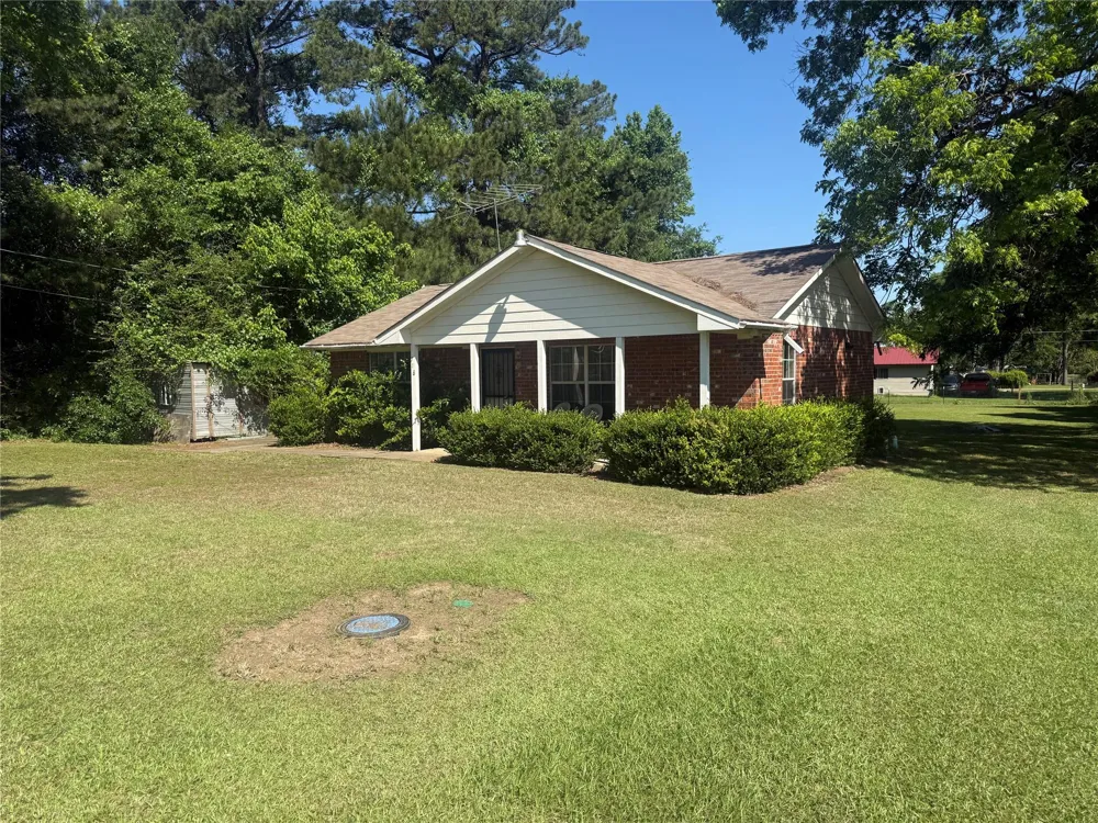 718 Broadway Street Maud, TX 75567