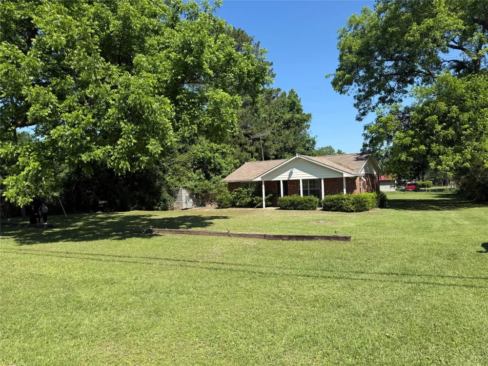 718 Broadway Street Maud, TX 75567