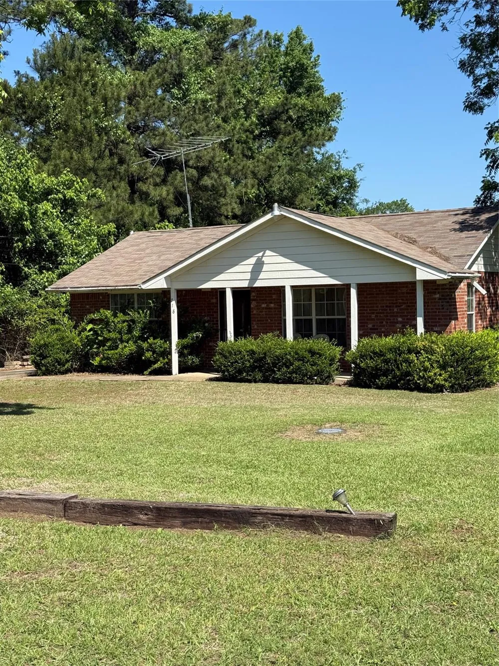 718 Broadway Street Maud, TX 75567