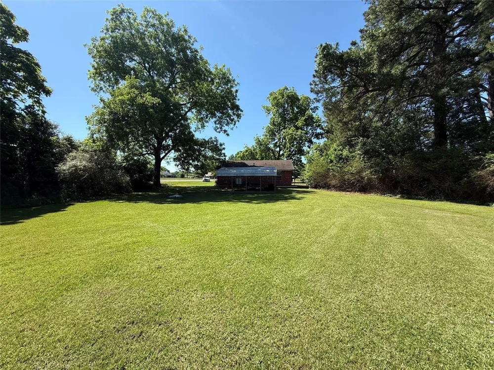 718 Broadway Street Maud, TX 75567