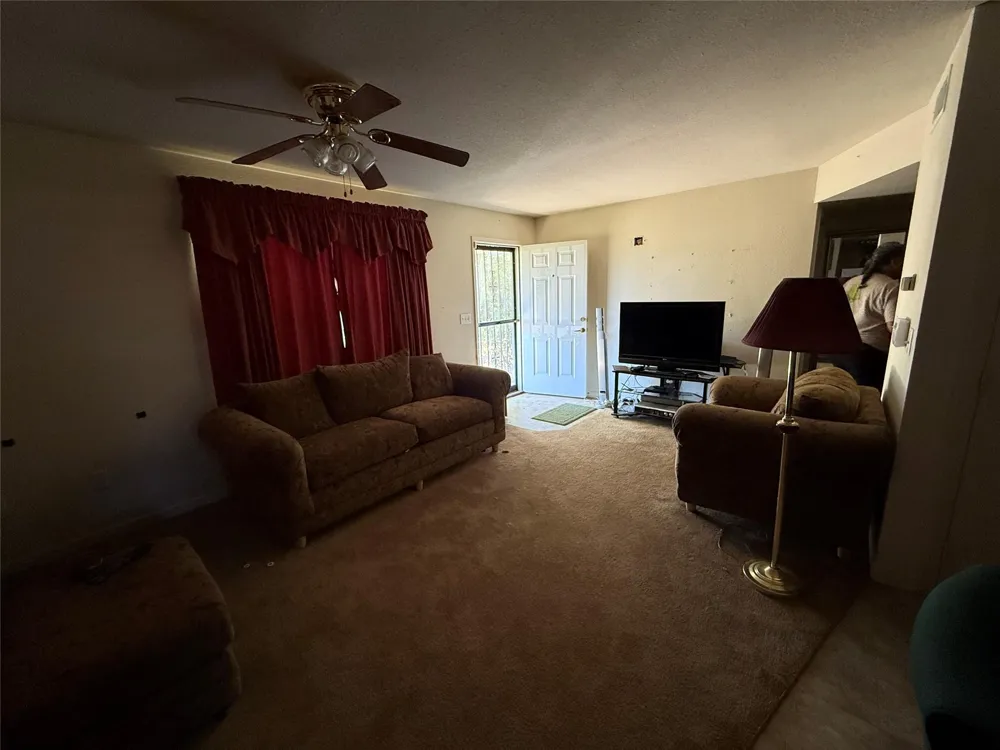 718 Broadway Street Maud, TX 75567