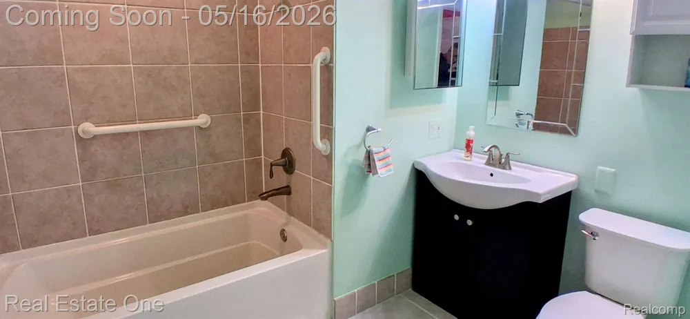 37520 Jefferson Avenue #101 Harrison Charter Township, MI 48045