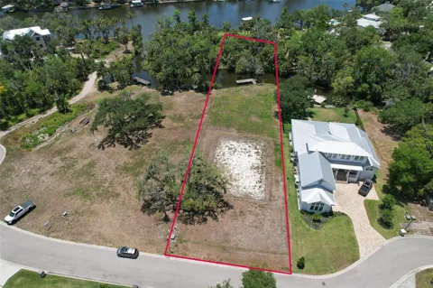 8325 ALAFIA POINTE DRIVE