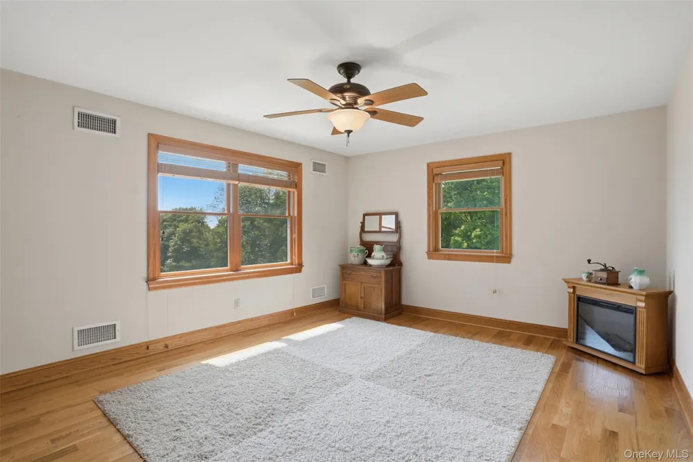 4 Rachel Court Bloomingburg, NY 12721