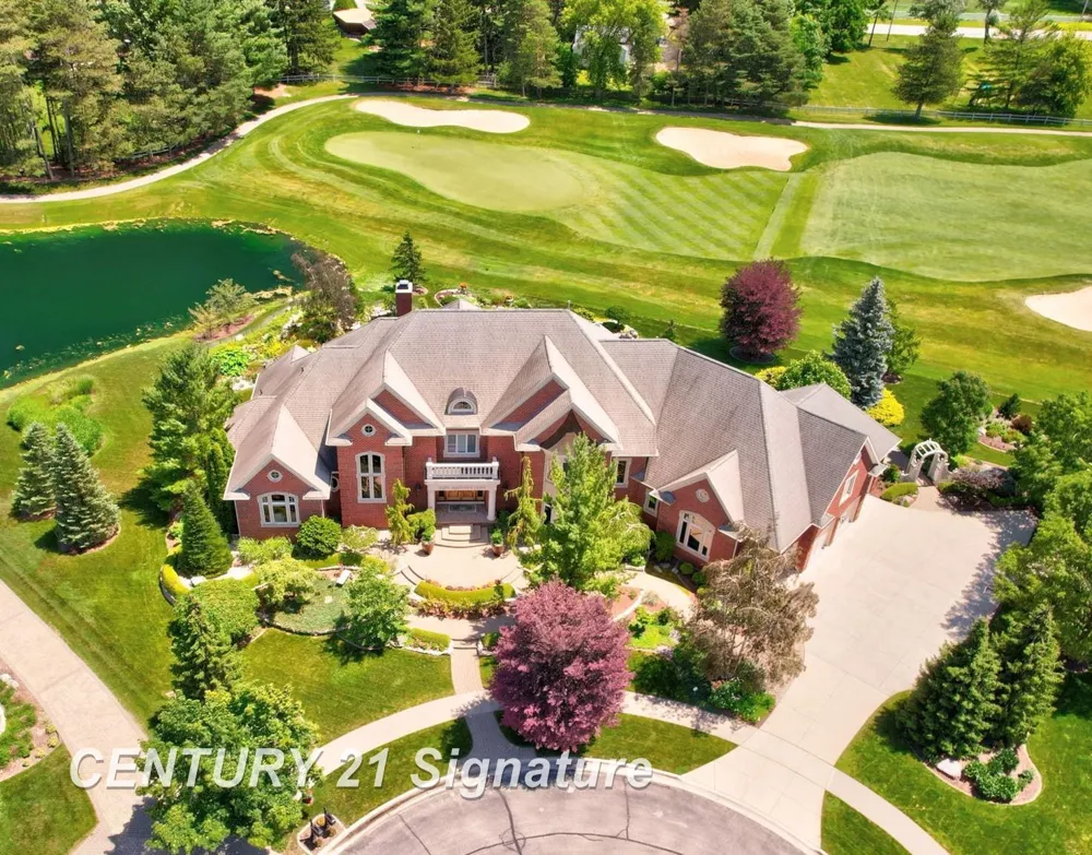 8 Appleshire Court Thomas Township, MI 48623