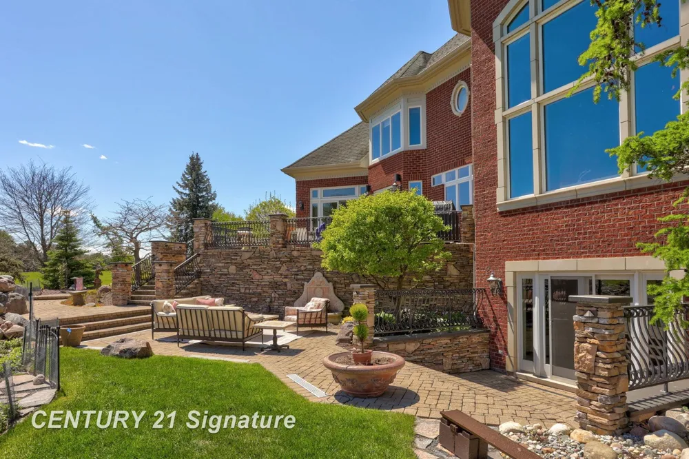 8 Appleshire Court Thomas Township, MI 48623