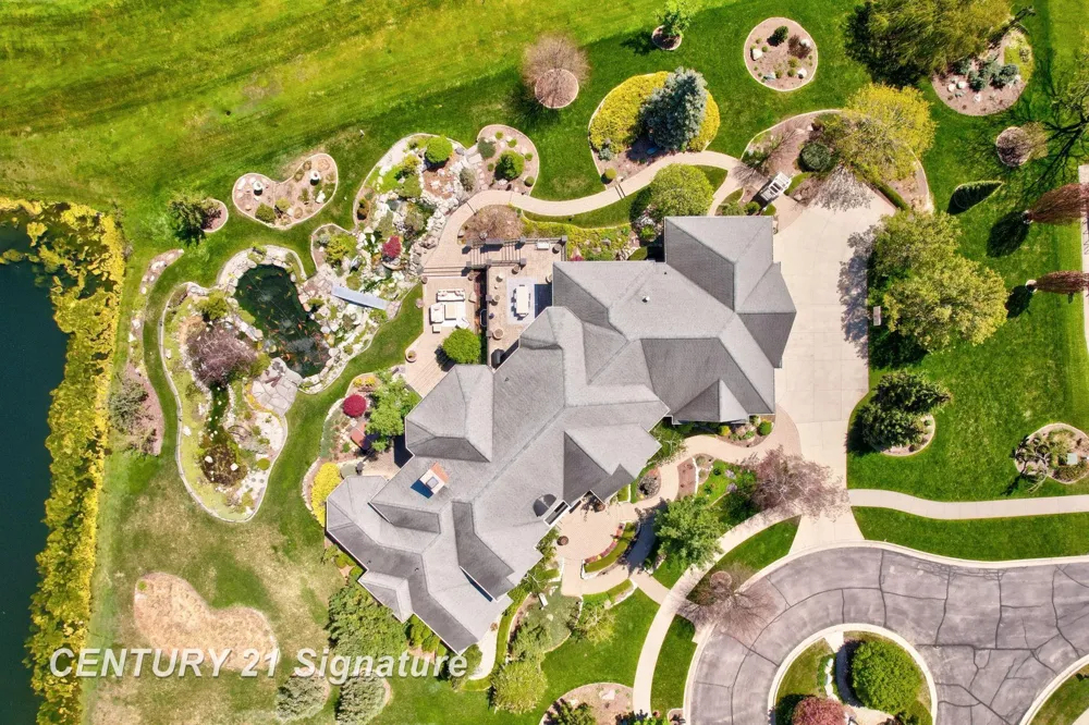 8 Appleshire Court Thomas Township, MI 48623