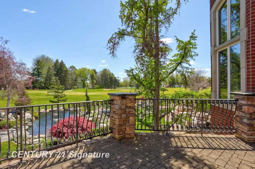 8 Appleshire Court Thomas Township, MI 48623