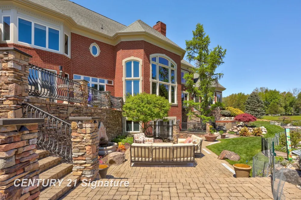 8 Appleshire Court Thomas Township, MI 48623