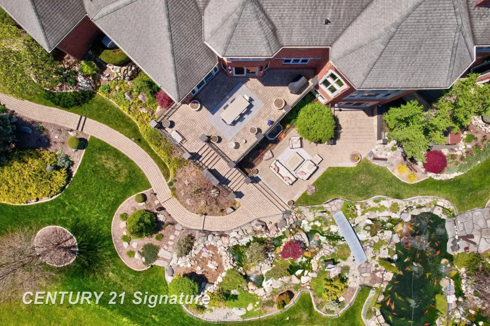 8 Appleshire Court Thomas Township, MI 48623