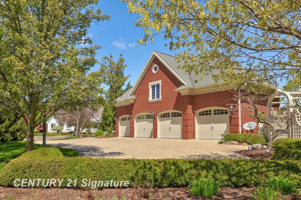 8 Appleshire Court Thomas Township, MI 48623