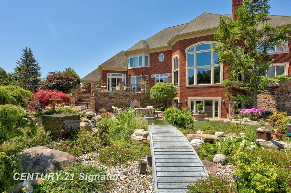 8 Appleshire Court Thomas Township, MI 48623