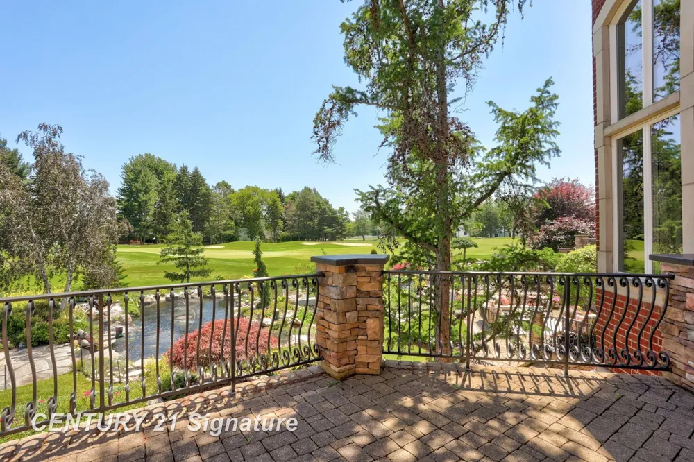 8 Appleshire Court Thomas Township, MI 48623