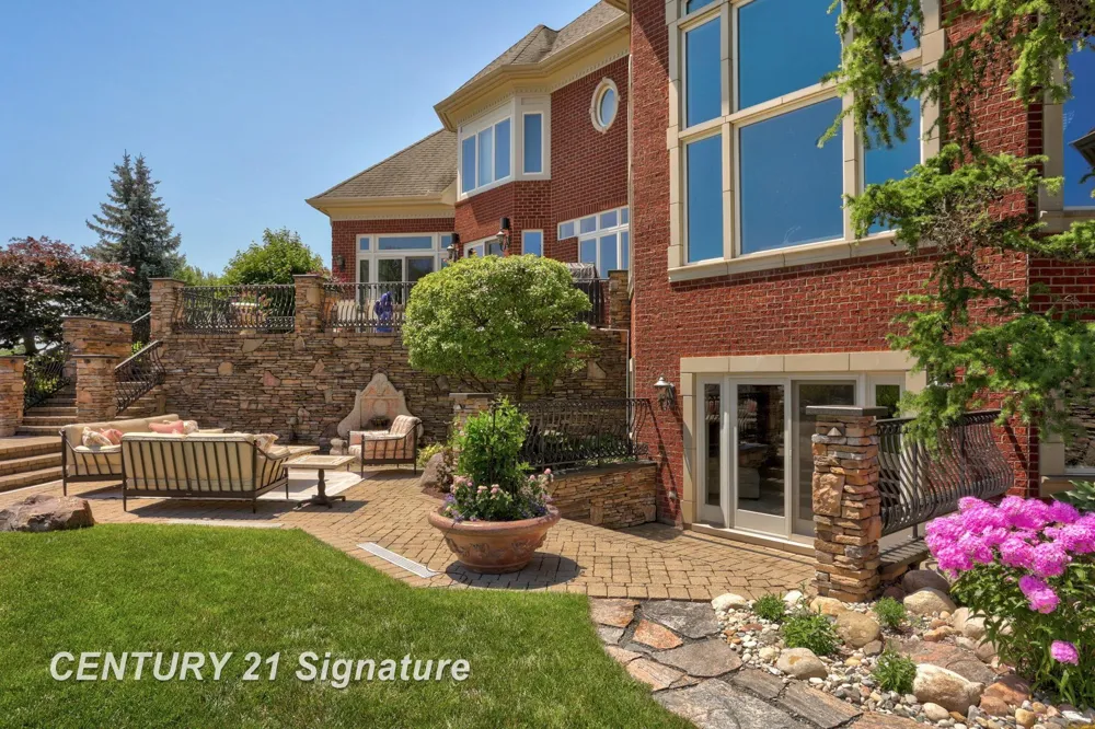 8 Appleshire Court Thomas Township, MI 48623
