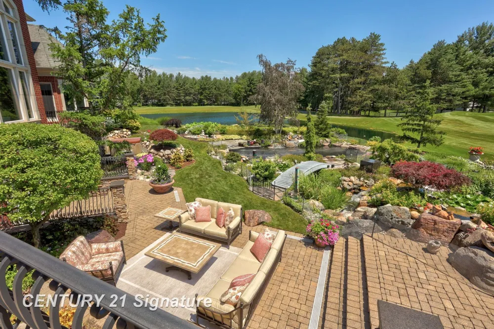 8 Appleshire Court Thomas Township, MI 48623