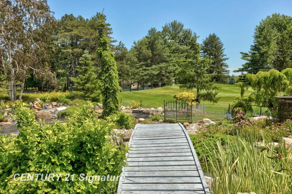 8 Appleshire Court Thomas Township, MI 48623