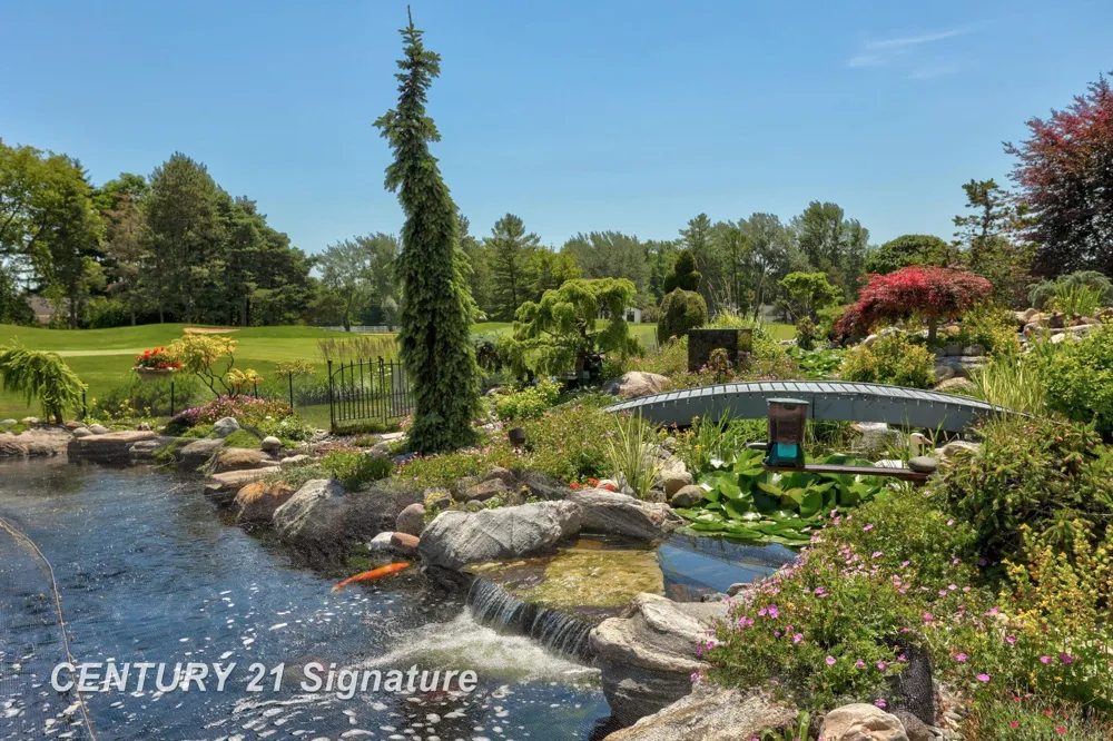 8 Appleshire Court Thomas Township, MI 48623