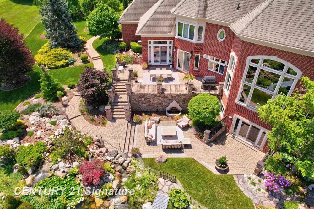 8 Appleshire Court Thomas Township, MI 48623
