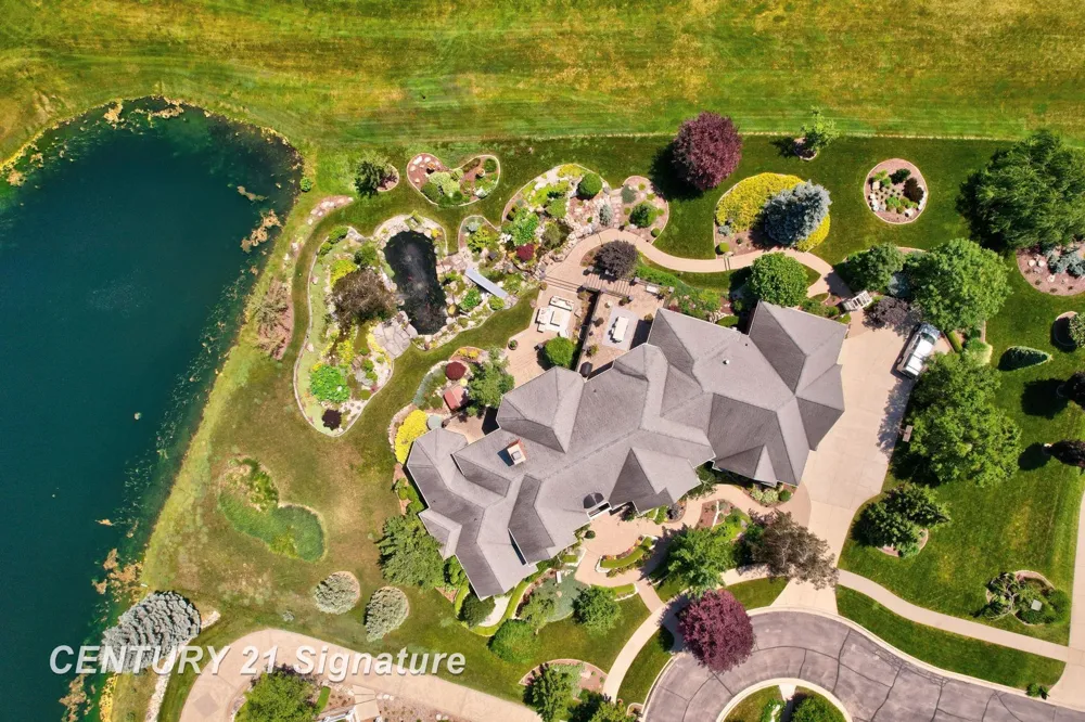 8 Appleshire Court Thomas Township, MI 48623